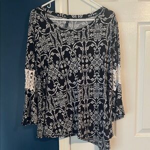 New Directions Black and White Patterned Blouse